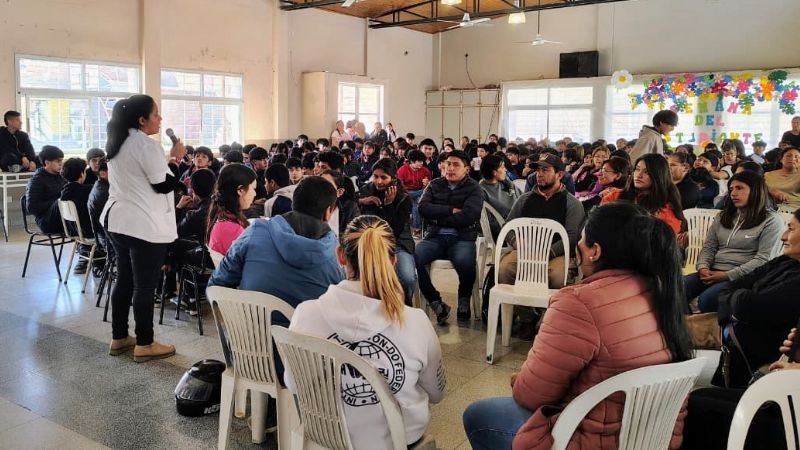 Talleres para la comunidad escolar de Santa María sobre problemáticas sociales