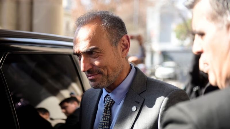 Milei desplazó de la campaña a “Lule” Menem y empoderó a Santiago Caputo