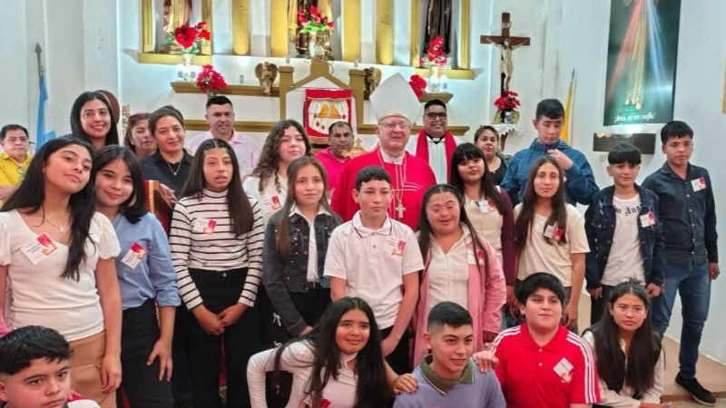Confirmaciones en comunidades de la parroquia Virgen del Valle