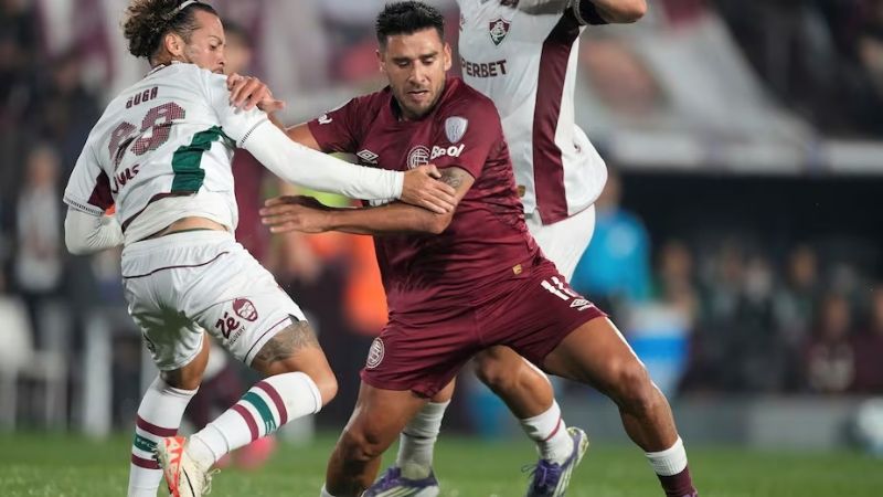 Lanús con ventaja, ante Fluminense, en Brasil
