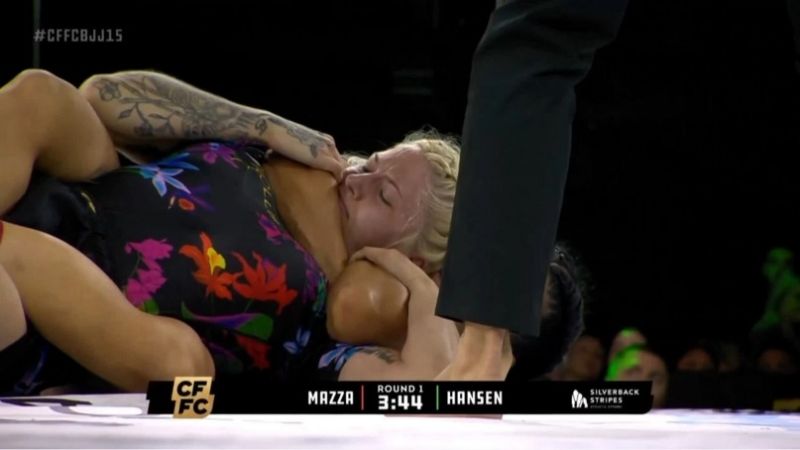 Impactante video: luchadora se fractura el brazo mientras aplicaba una sumisión