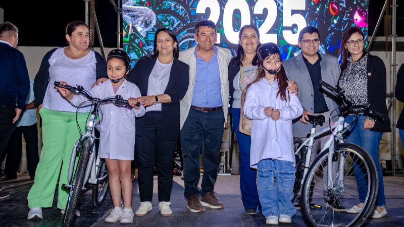 Se entregaron más de 200 bicicletas a niños y niñas de Fray
