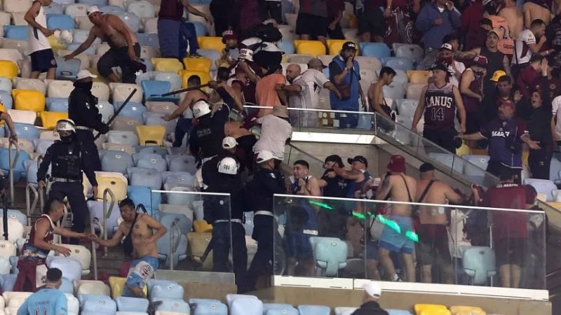 Grave represión a hinchas de Lanús en Brasil