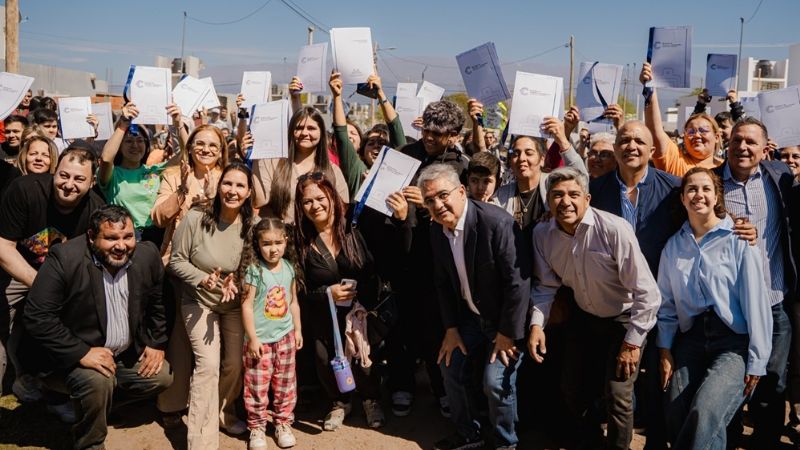 Valle Viejo: entregaron 53 viviendas