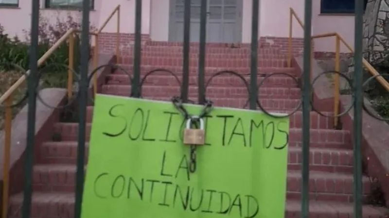 Padres tomaron pacíficamente la Escuela Primaria N°295 de Rincón