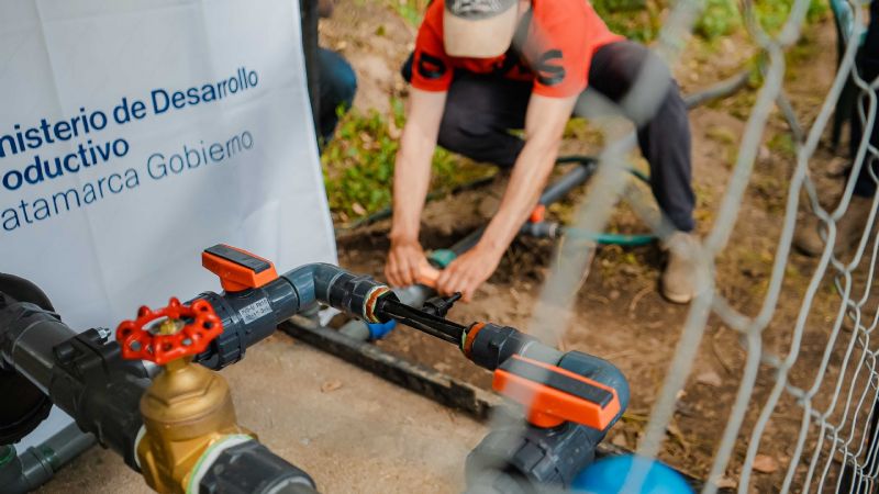 Productores de Mutquín recibieron sus kits de riego presurizado