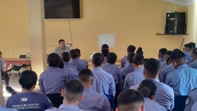 Alumnos de la escuela de cadetes recibieron una capacitación