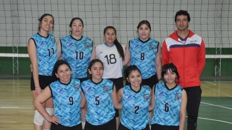 Tres líderes en el inicio del Anual Femenino de Vóley