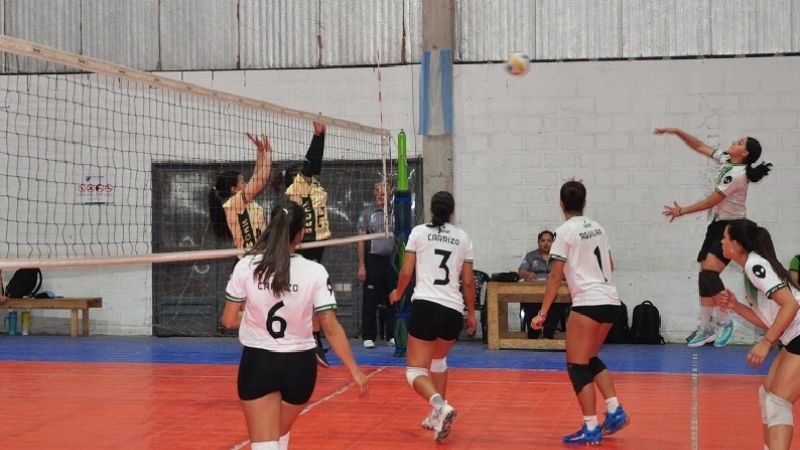Tres líderes en el inicio del Anual Femenino de Vóley