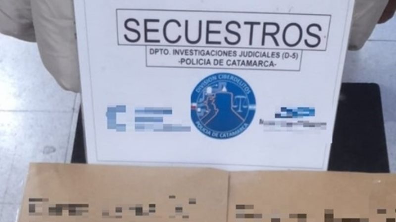 En un local comercial la policía secuestró tres celulares