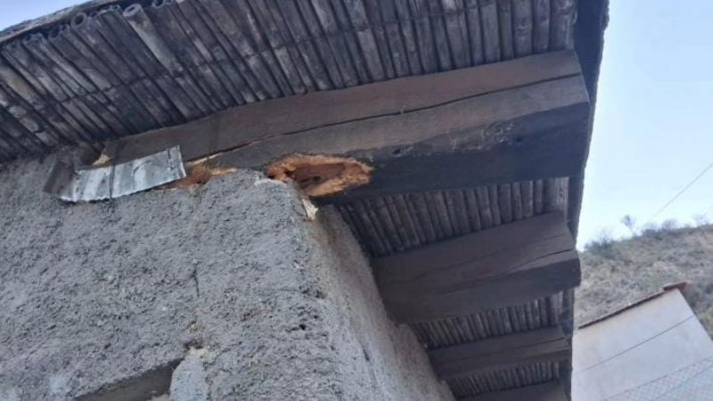 Padres amanezan con tomar escuela de Piedra Larga por el deterioro edilicio