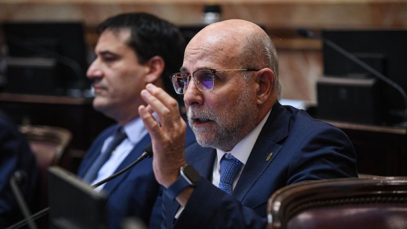 Fama: “Tenemos que cambiar los insultos por acuerdos”