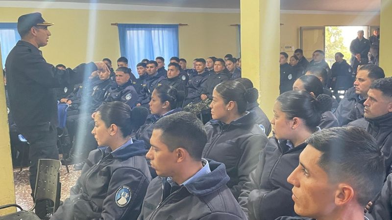 Casi 100 nuevos policías ya están en funciones