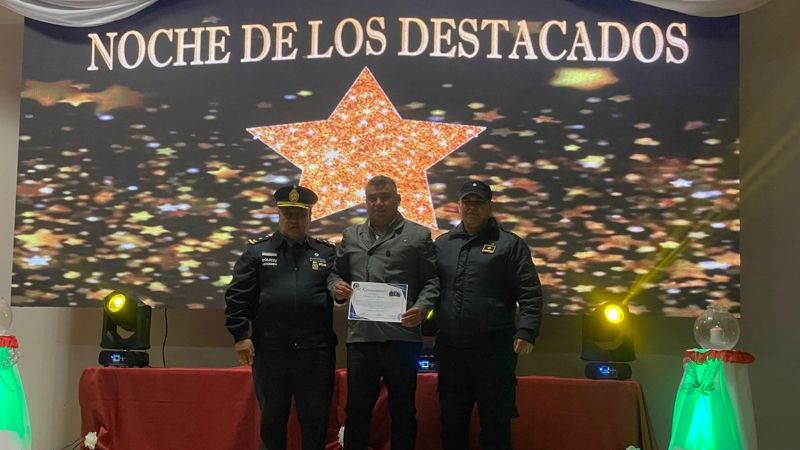 Policías fueron reconocidos en el marco del aniversario de Pomán