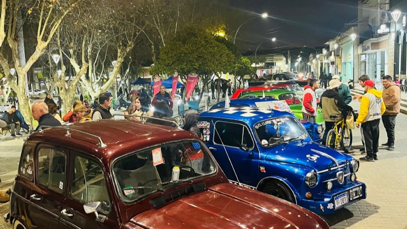 Andalgalá vivió un inolvidable encuentro de Fiat 600 y autos antiguos