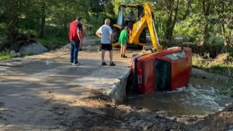 Automovilista se habría dormido y cayó al río en El Rodeo
