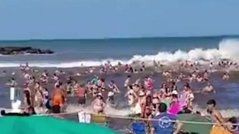 Un muerto y 35 heridos por una ola gigante en Mar Chiquita, Santa Clara del Mar y Mar del Plata