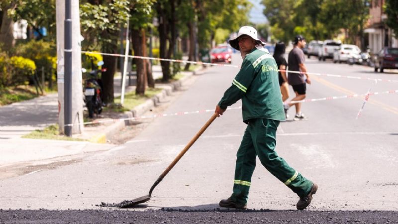 Gustavo supervisó la repavimentación integral de la avenida Belgrano