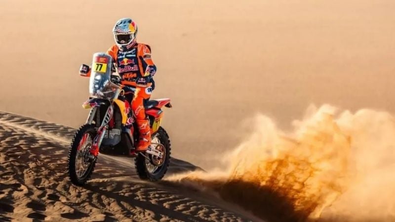 Luciano Benavides llega 2do. a la definición en motos