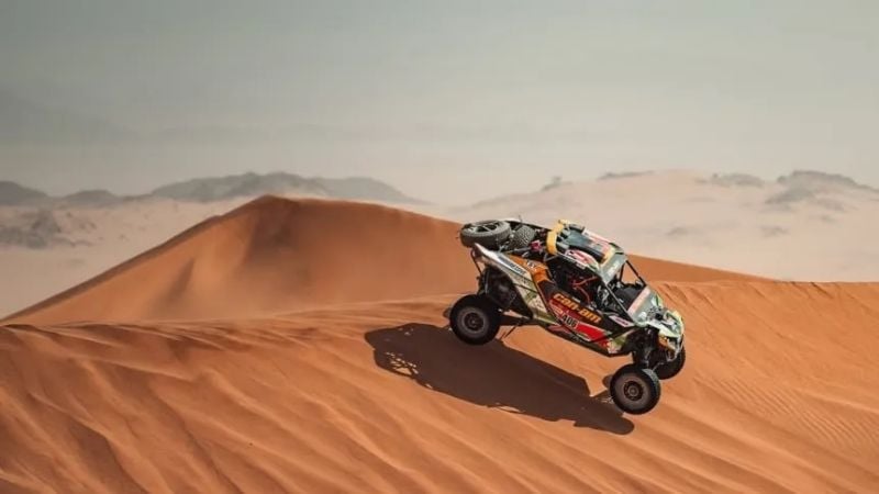 Luciano Benavides llega 2do. a la definición en motos