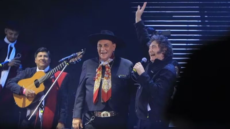 Milei cantó con “el Chaqueño”, en Jesús María