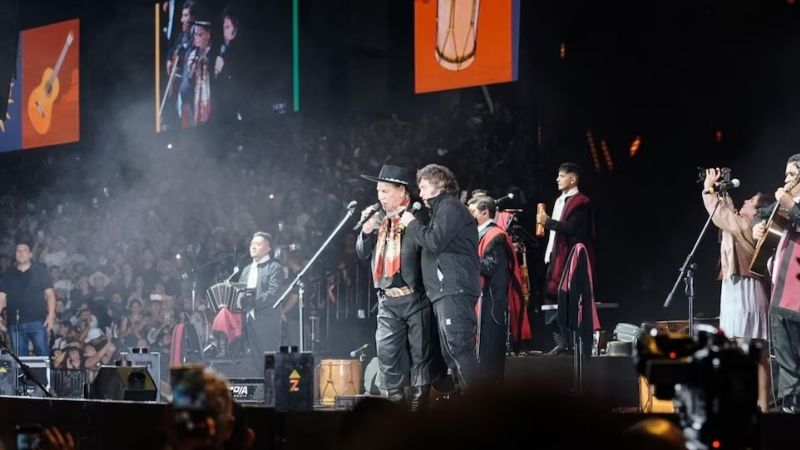 Milei cantó con “el Chaqueño”, en Jesús María
