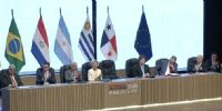 MILEI fue el único que no aplaudió. En la foto, el presidente argentino cuando mencionan a Lula en la ceremonia de firma del acuerdo entre Unión Europea y el Mercosur.