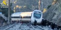 Dos trenes de alta velocidad colisionaron cerca de Córdoba, dejando decenas de muertos y heridos graves.

