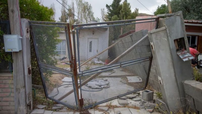 Barrio destruido por colapso de un cerro en Comodoro