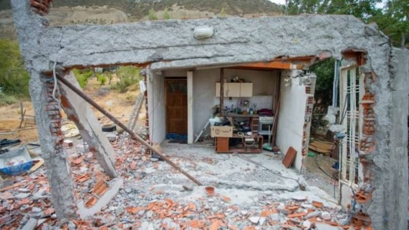 Barrio destruido por colapso de un cerro en Comodoro