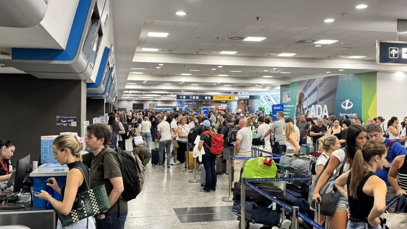 Caos en Aeroparque en pleno inicio de las vacaciones: demoras y vuelos cancelados