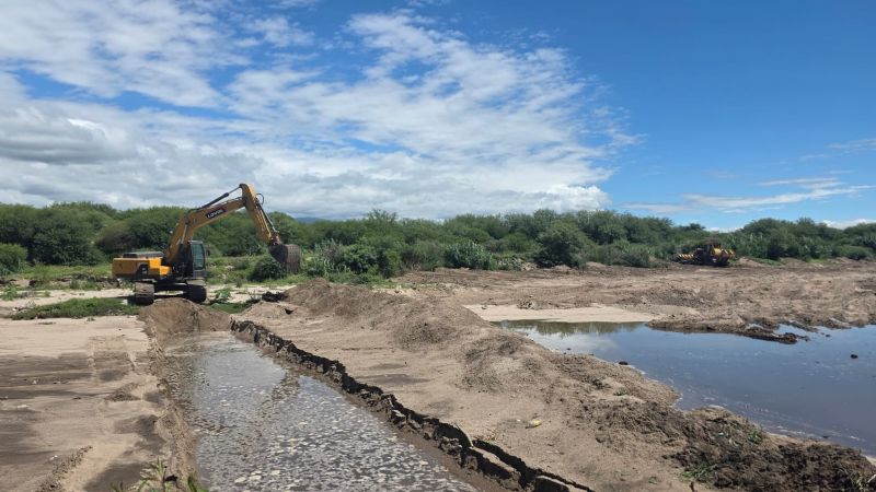 El dique Las Pirquitas alcanzó su nivel máximo y se ejecutan trabajos preventivos en el Río del Valle