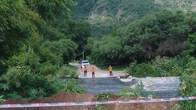 Continúa el cierre preventivo de badenes y cruces por elevado caudal de agua