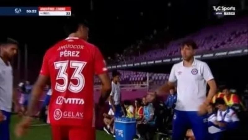 Enzo se fue con insultos y patada a la heladerita