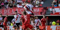 Montiel, de cabeza, puso el 1-0 de River ante Barracas Central.