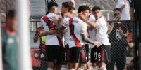 LOS JUGADORES DE RIVER festejando el gol de Montiel, que sería de la victoria para River sobre Barracas.