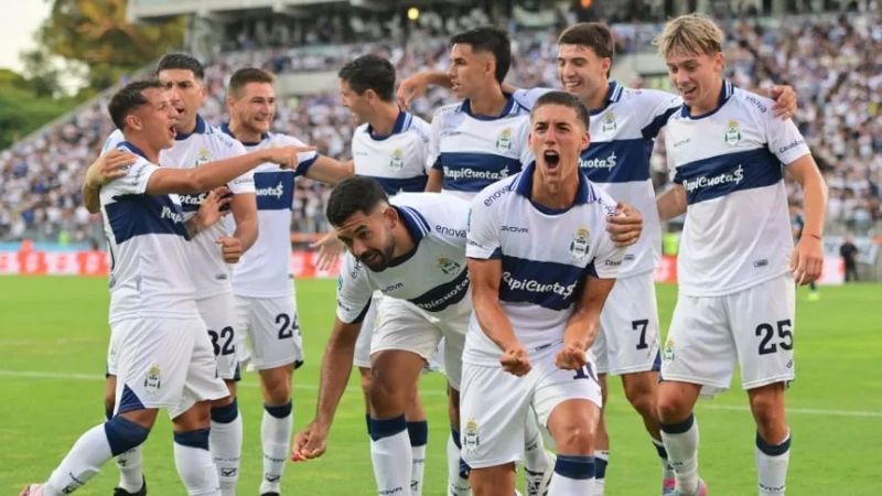 Gimnasia liquidó a Racing con un gol olímpico