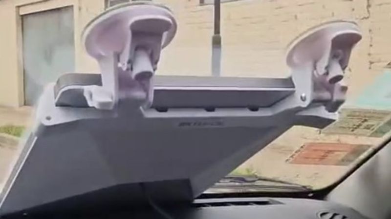 El curioso dispositivo que se empezó a ver en los autos y por qué está prohibido