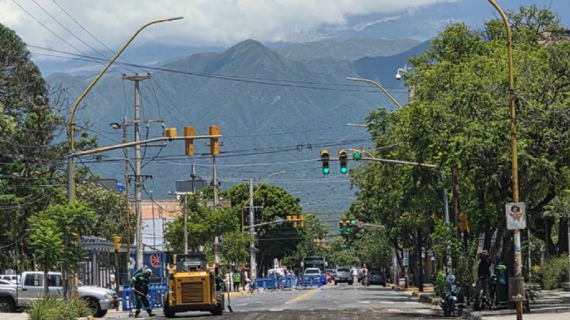 Continúan los trabajos de fresado en avenida Belgrano