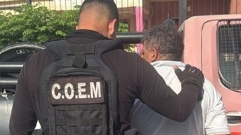 Se acercó a su ex, cuando lo tenía prohibido, y la amanezó
