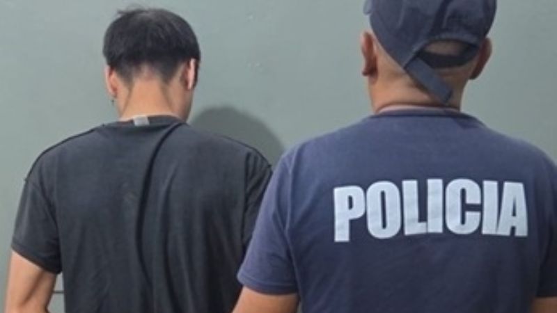 Descontrolado, provocó destrozos en la casa e intentó apuñalar a su hermano