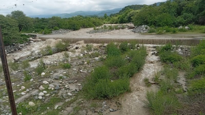 Tránsito interrumpido en Ruta Provincial N°14 por crecida del río