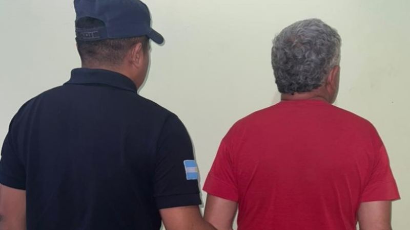 Arrestaron a un hombre y secuestraron un automóvil por una causa de lesiones