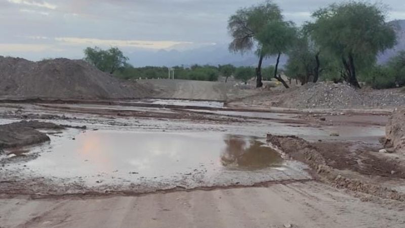 Crecida del río La Troya obligó a cortar la Ruta Provincial 146 en Tinogasta