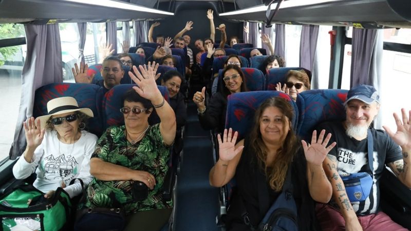 El bus turístico propone interesantes paseos para visitantes y locales