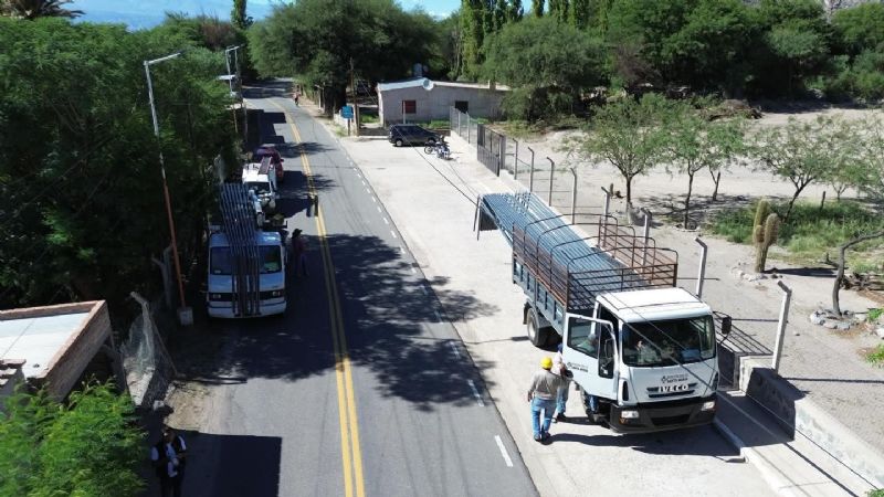 Avanza la instalación de nuevas luminarias en Fuerte de Corral Quemado