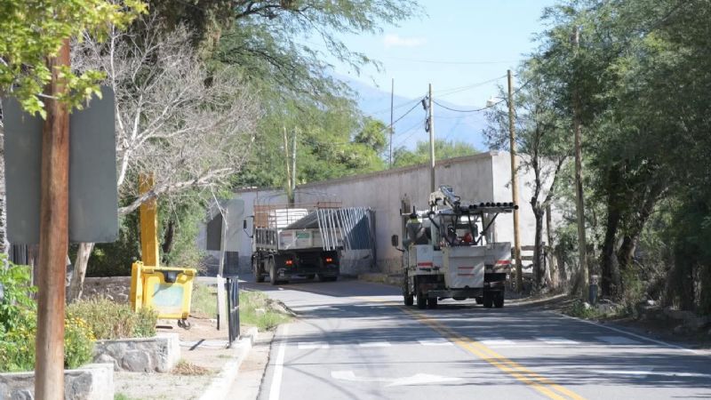 Avanza la instalación de nuevas luminarias en Fuerte de Corral Quemado
