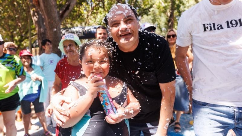 Gustavo inauguró las Colonias en el Camping Municipal