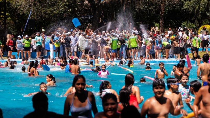 Gustavo inauguró las Colonias en el Camping Municipal