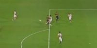 La imagen de la TV no despeja las dudas en el penal que Darío Herrera le dio a Boca y significó el 2-0 a Newells. El jugador de Boca no pisó el área.